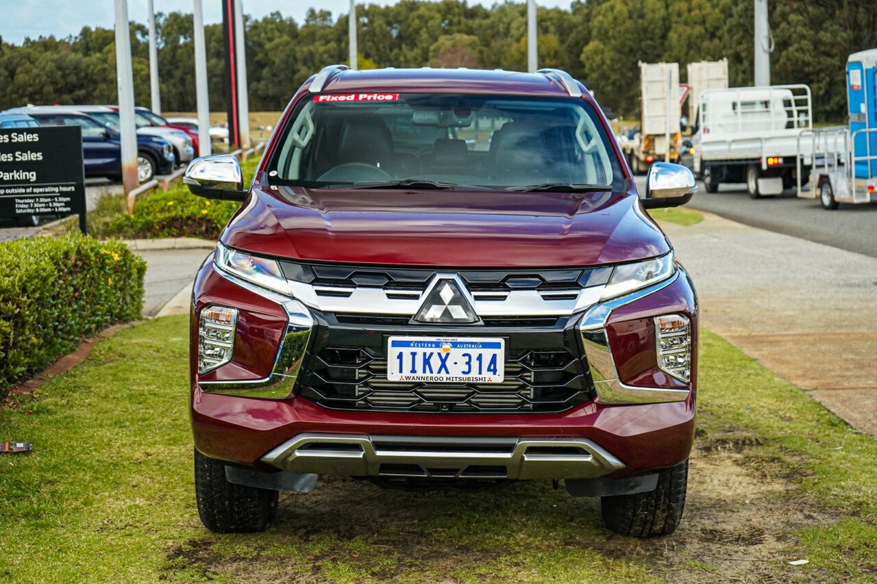 Mitsubishi Pajero Sport image 2