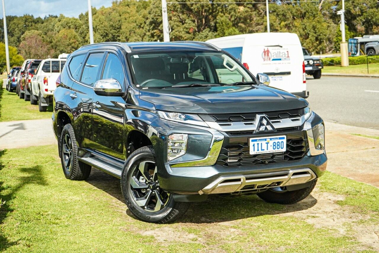 Mitsubishi Pajero Sport image 1