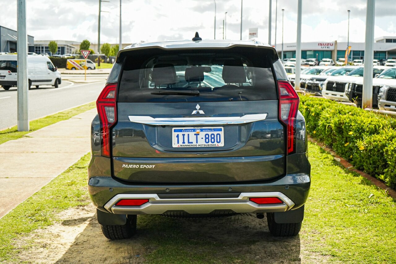 Mitsubishi Pajero Sport image 4