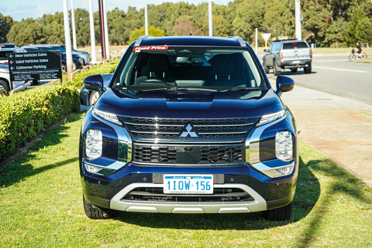 Mitsubishi Outlander image 2