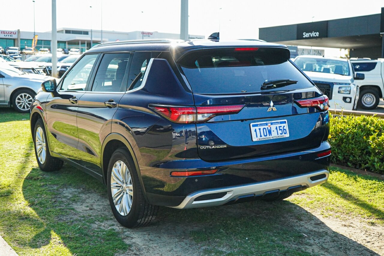 Mitsubishi Outlander image 4