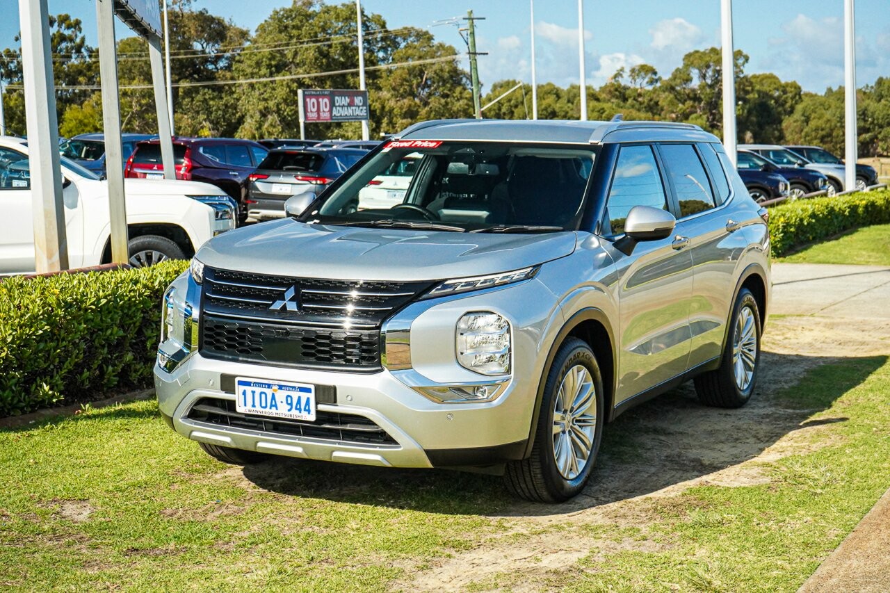 Mitsubishi Outlander image 3