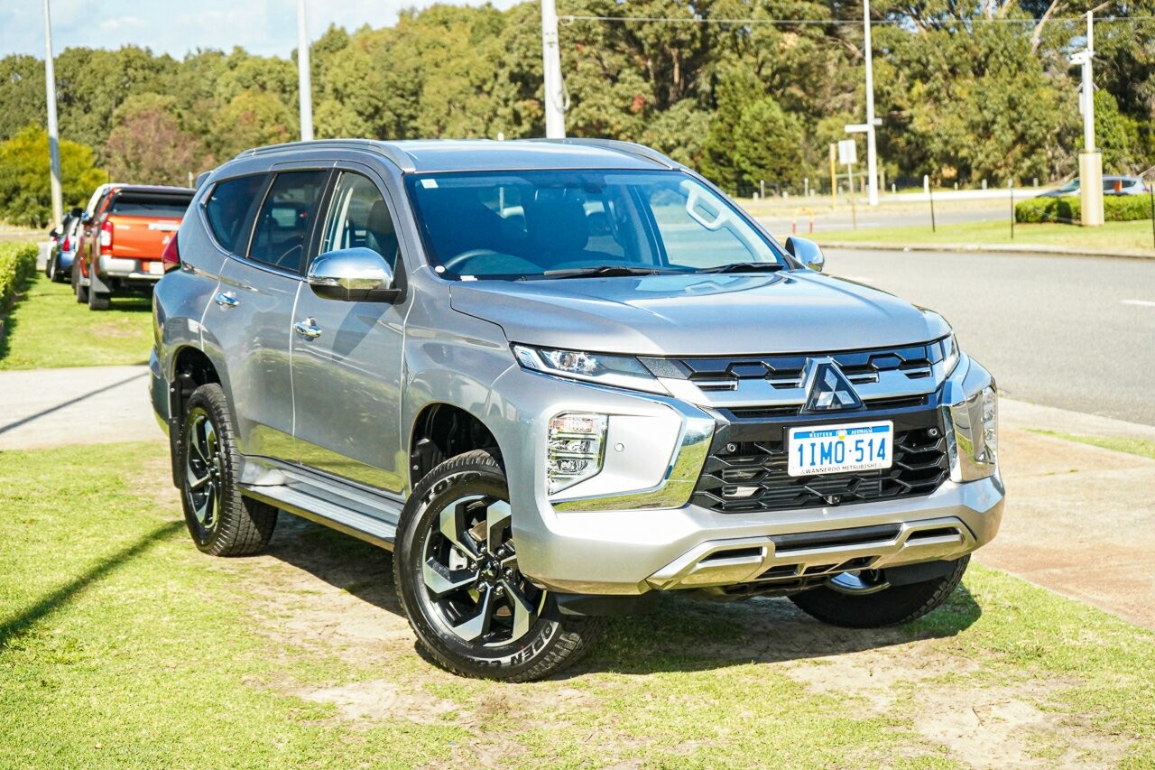 Mitsubishi Pajero Sport image 1