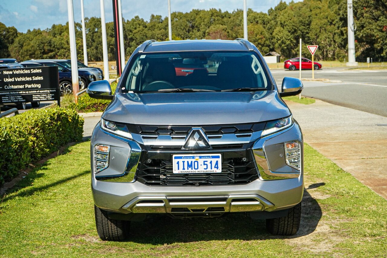 Mitsubishi Pajero Sport image 2