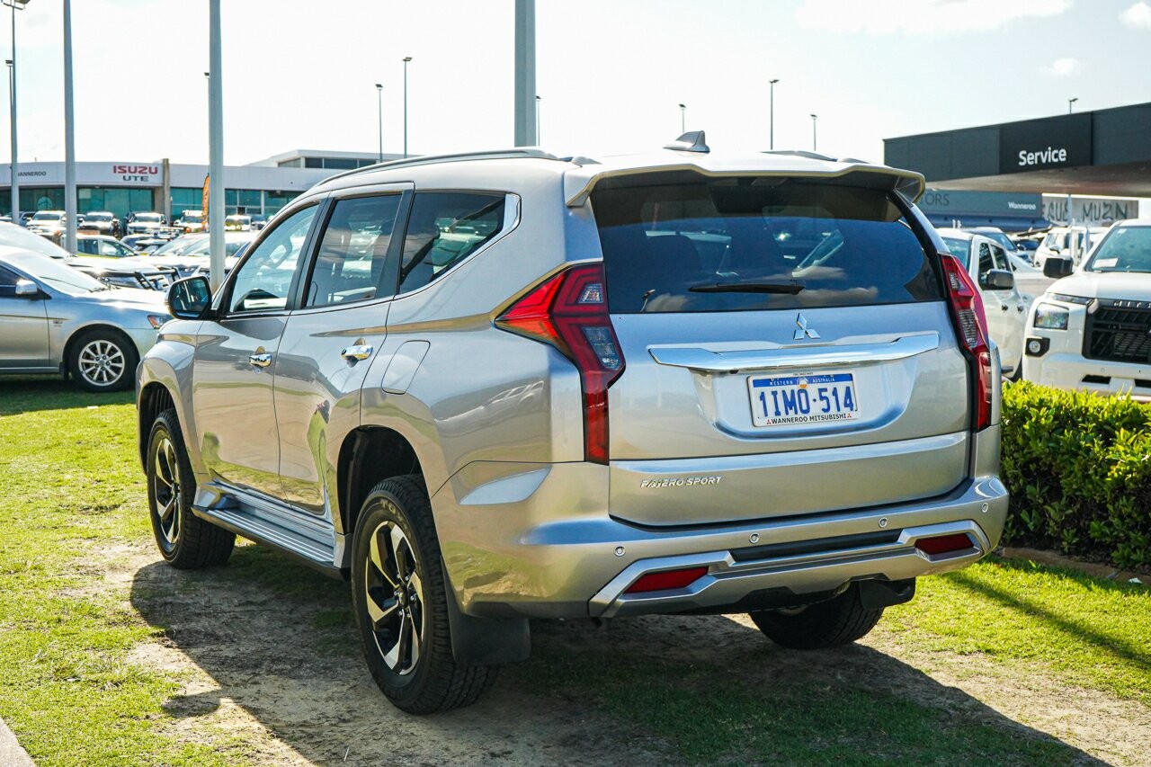 Mitsubishi Pajero Sport image 4