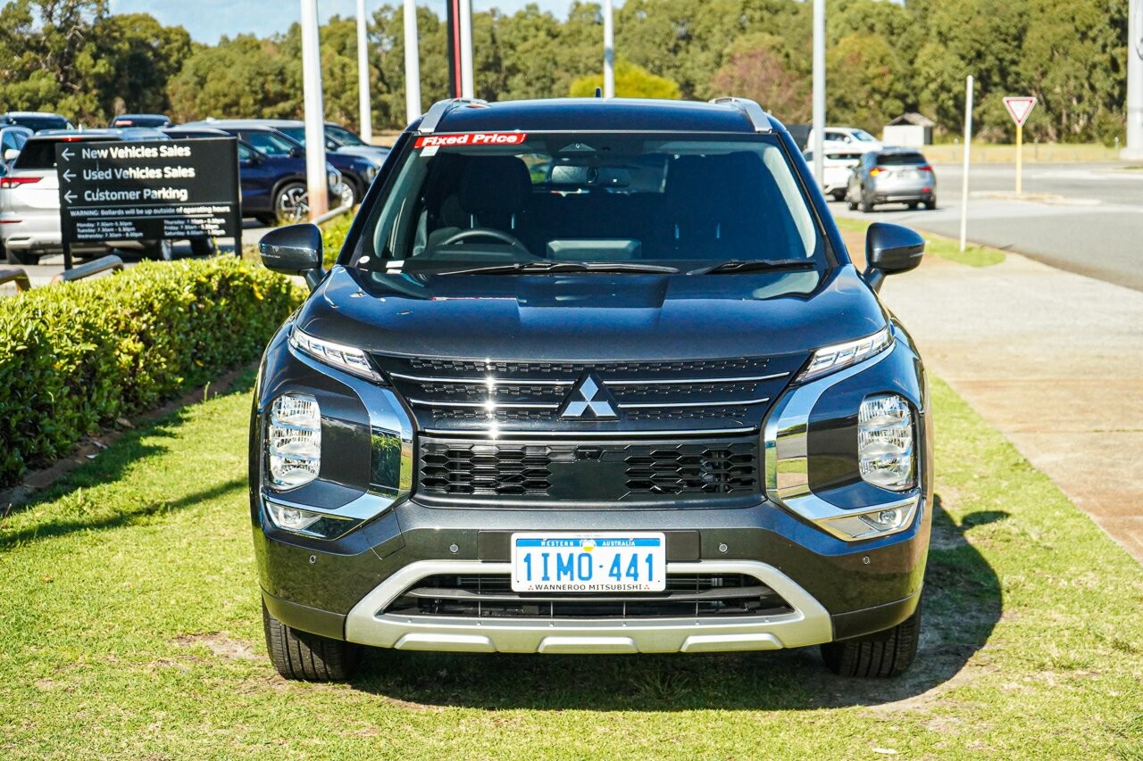 Mitsubishi Outlander image 2