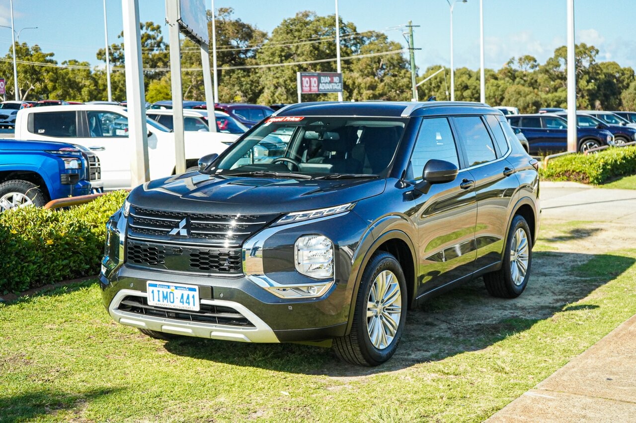 Mitsubishi Outlander image 3