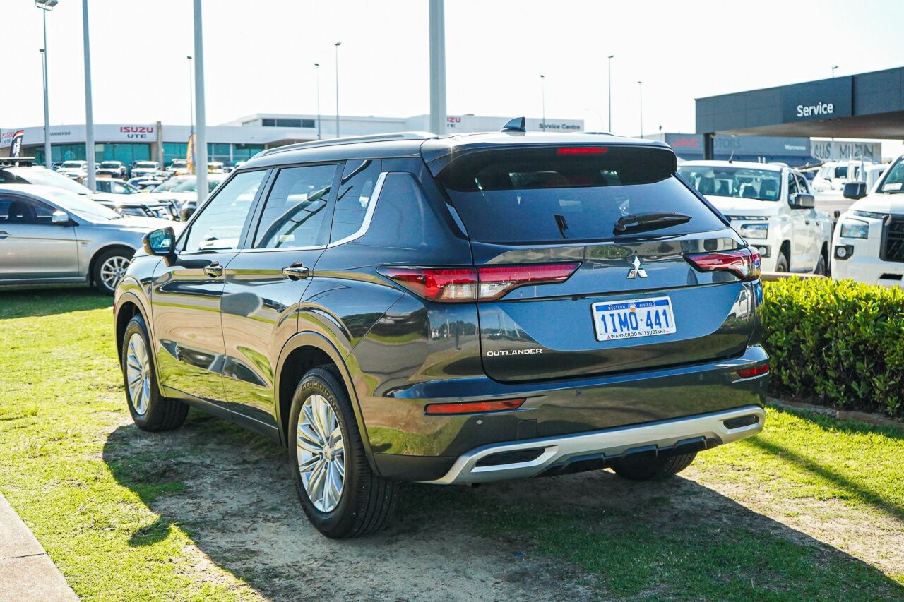 Mitsubishi Outlander image 4