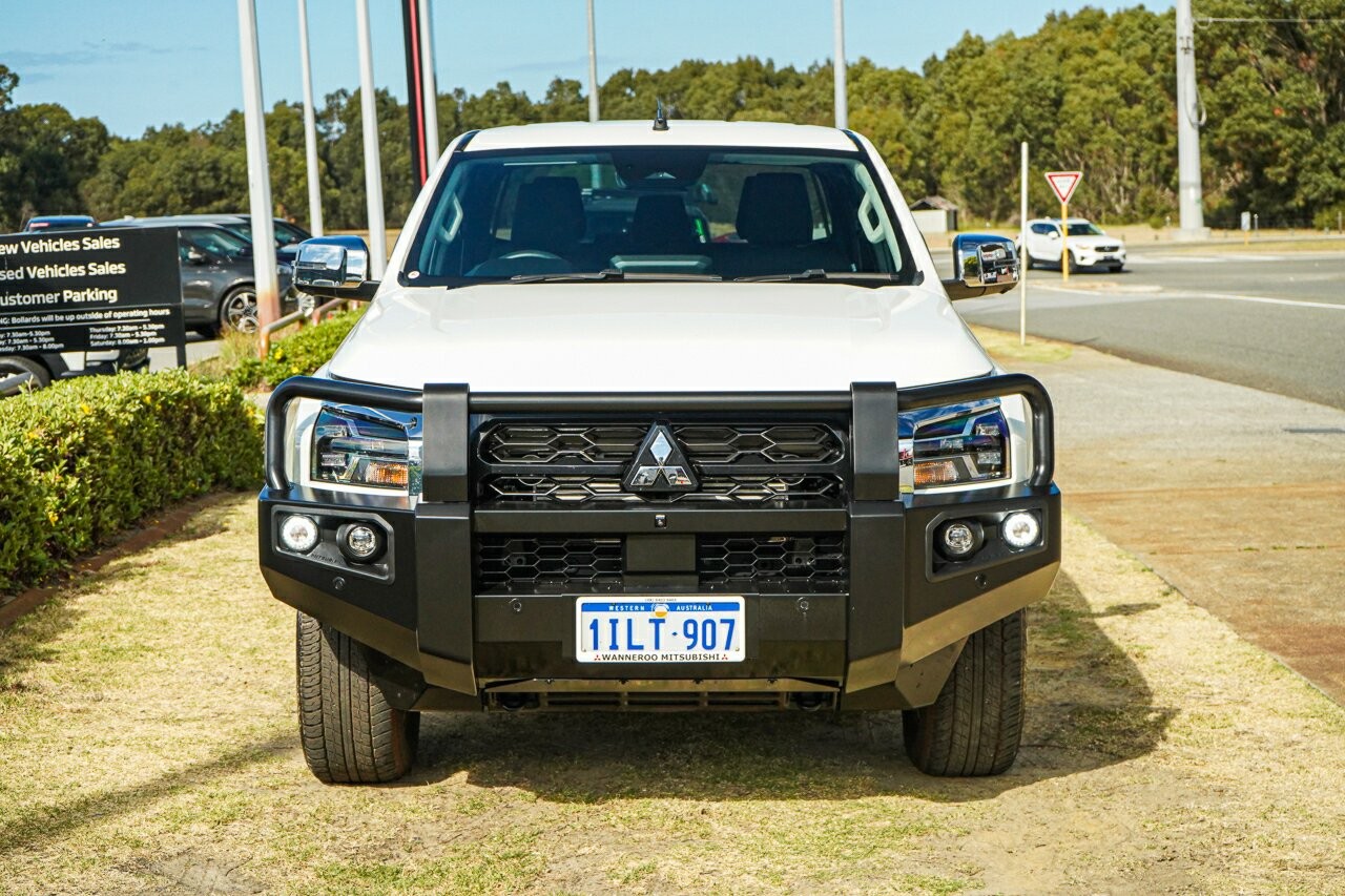 Mitsubishi Triton image 2