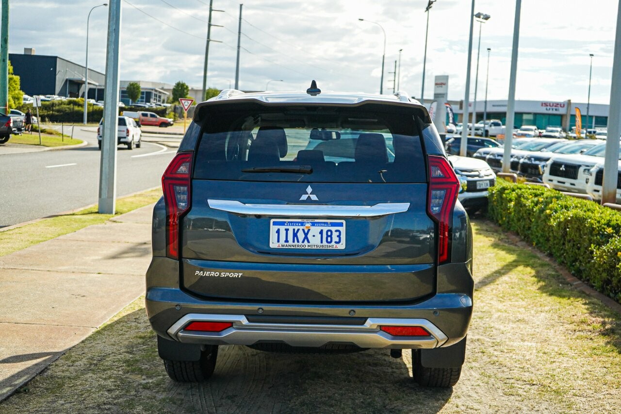 Mitsubishi Pajero Sport image 4