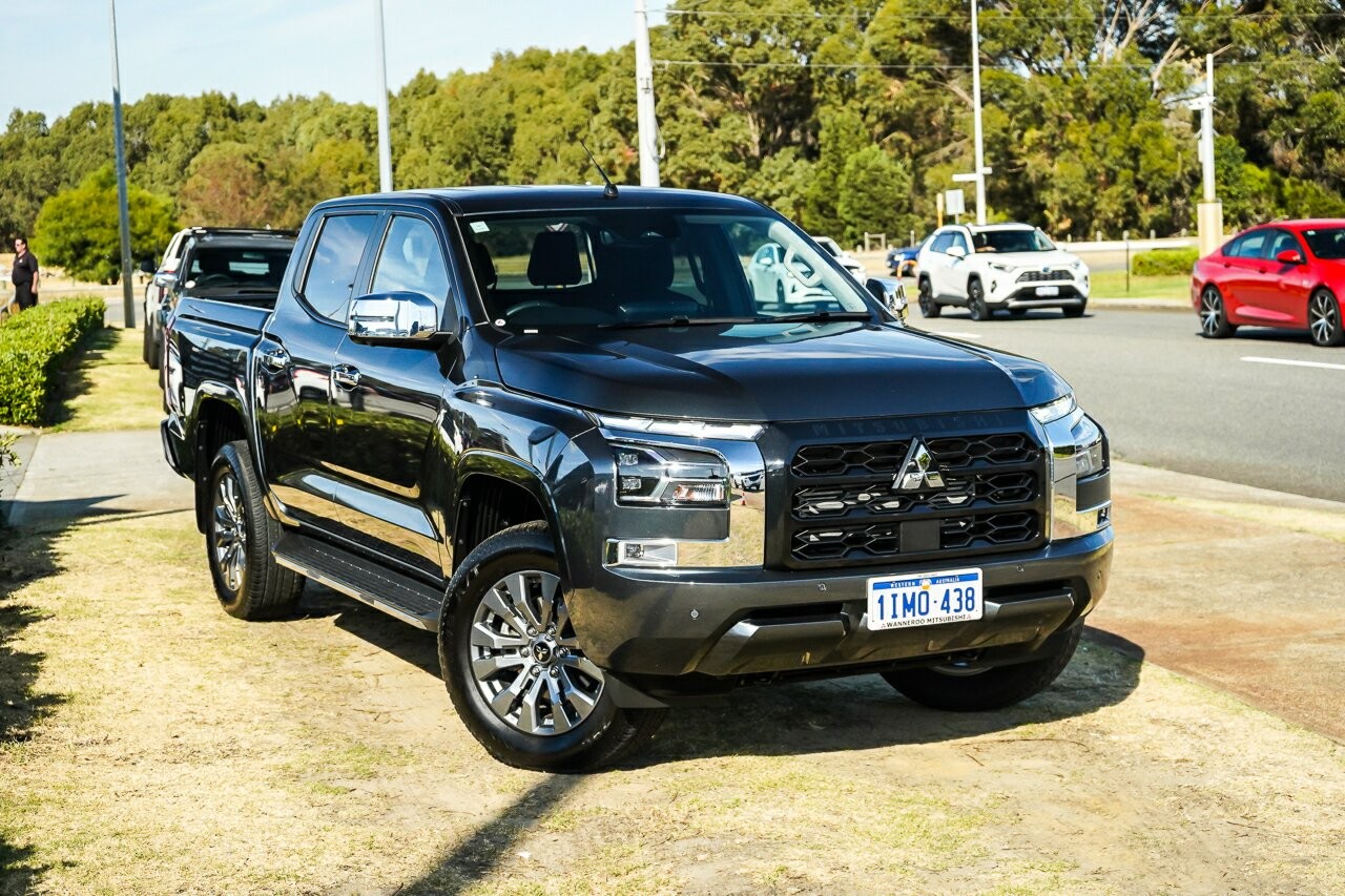 Mitsubishi Triton image 1