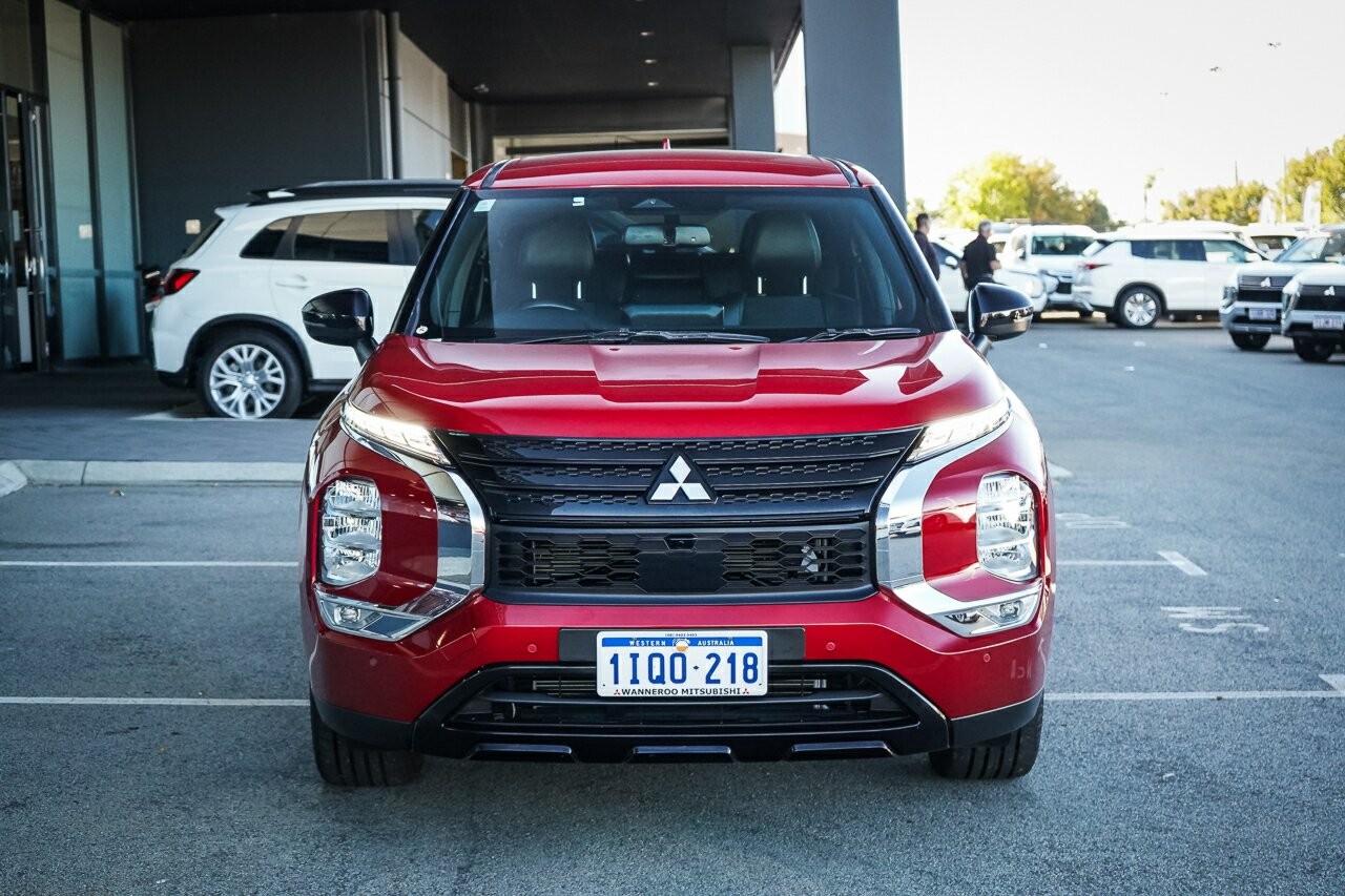 Mitsubishi Outlander image 2