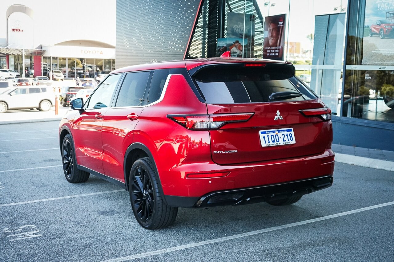 Mitsubishi Outlander image 3