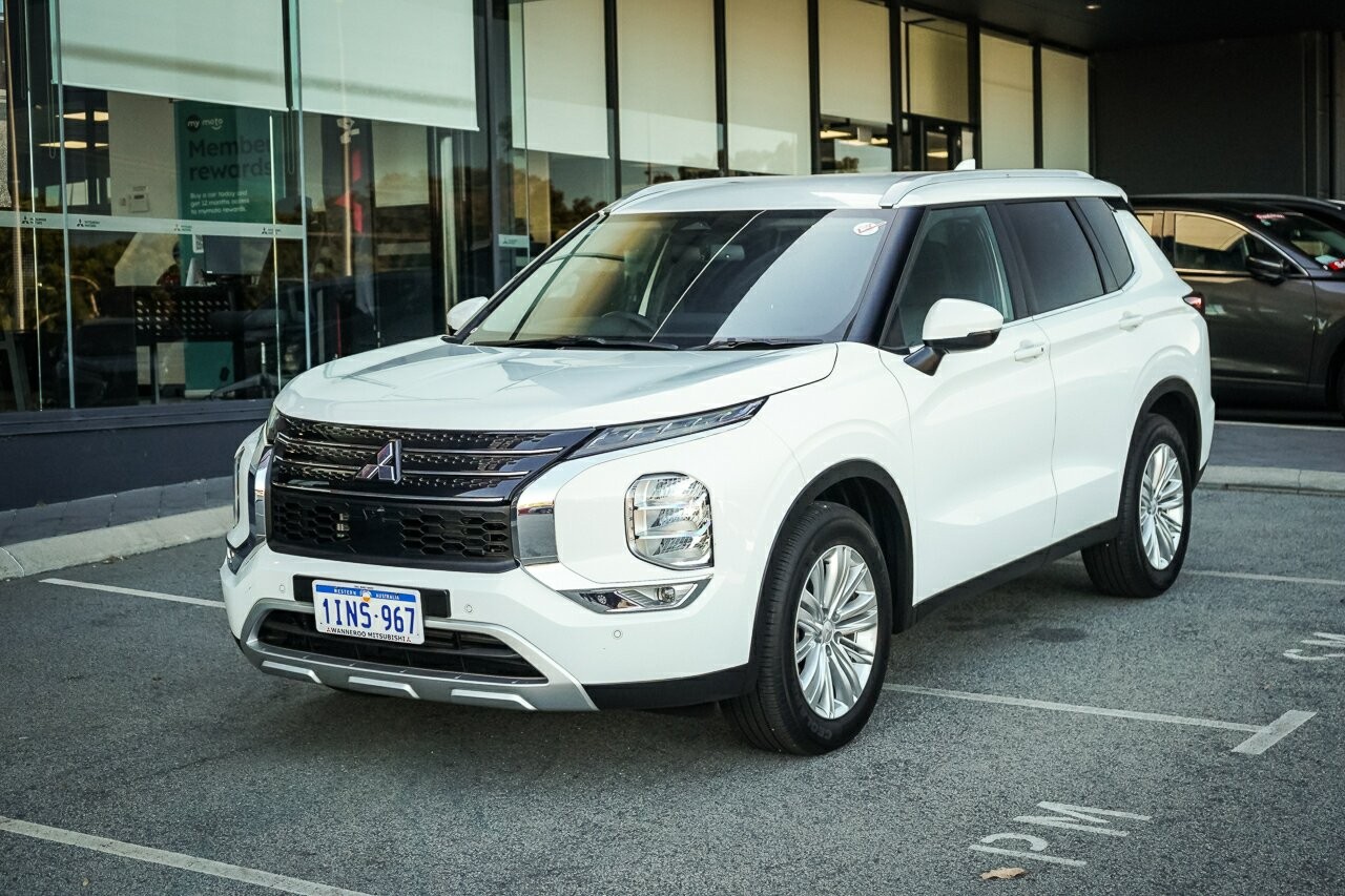 Mitsubishi Outlander image 1