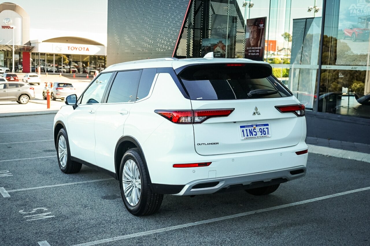 Mitsubishi Outlander image 3