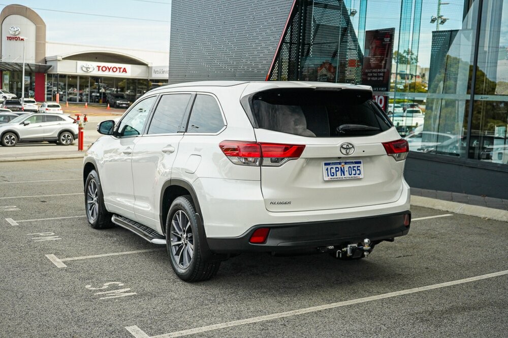 Toyota Kluger image 2