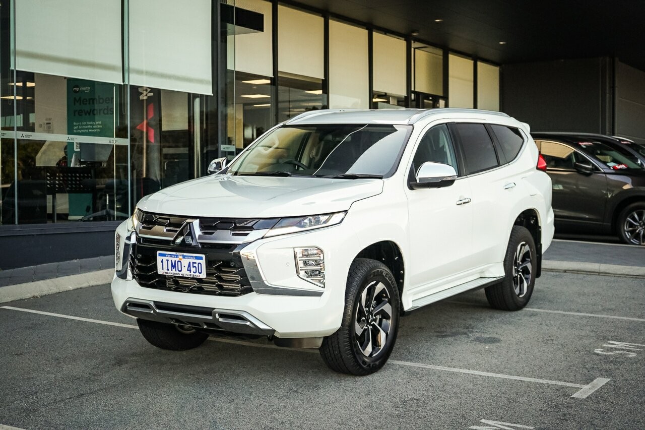 Mitsubishi Pajero Sport image 1