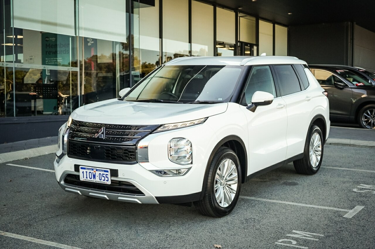 Mitsubishi Outlander image 1