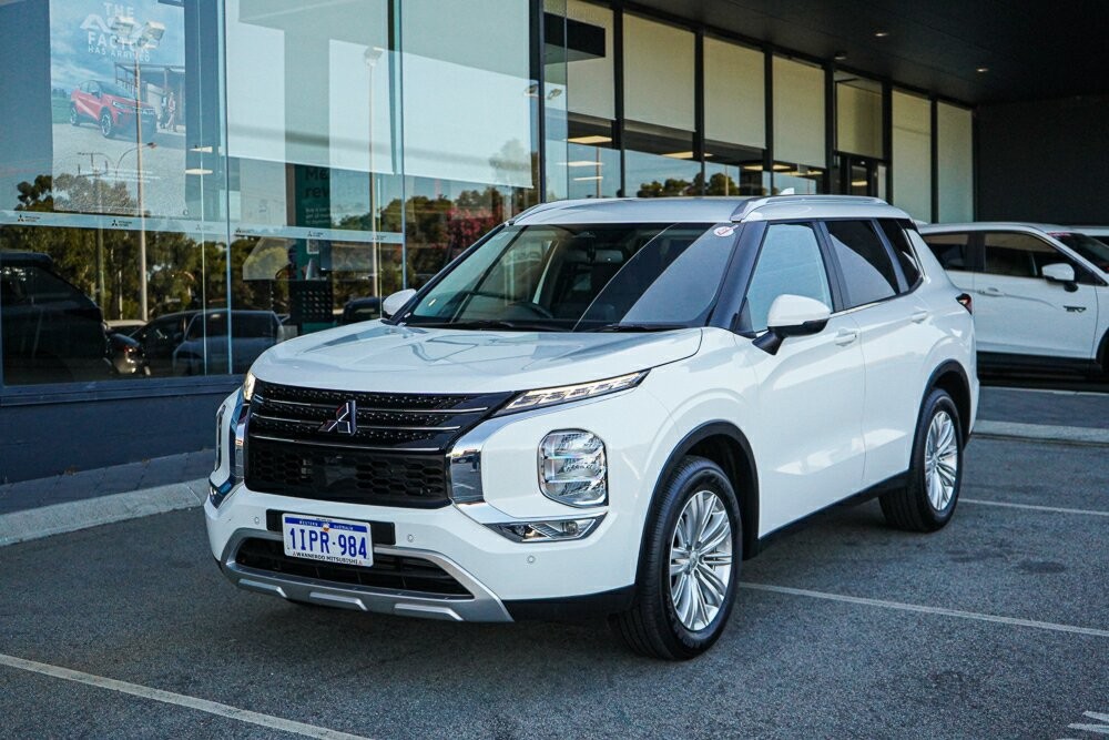 Mitsubishi Outlander image 1