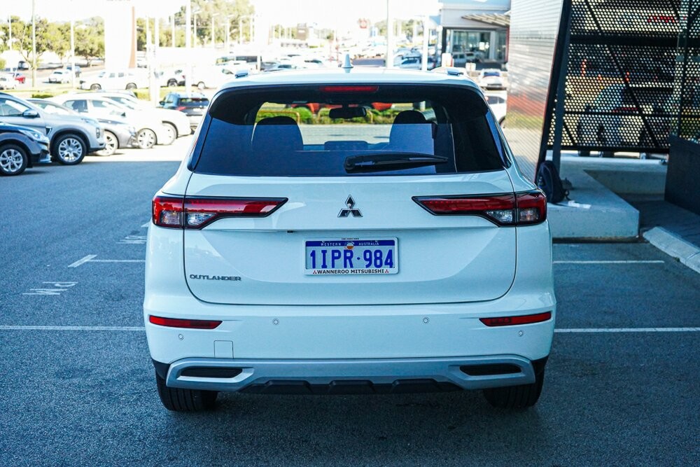 Mitsubishi Outlander image 4