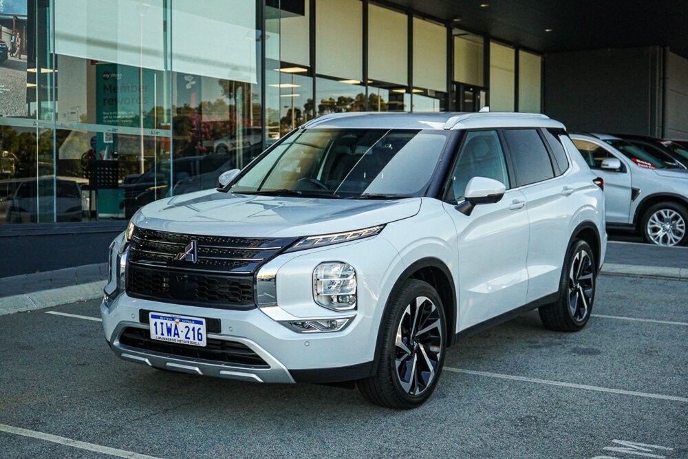 Mitsubishi Outlander image 1