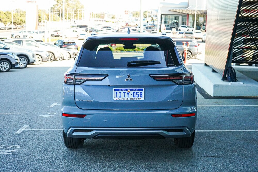 Mitsubishi Outlander image 3