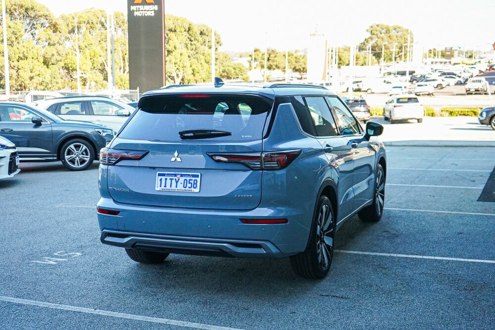 Mitsubishi Outlander image 4