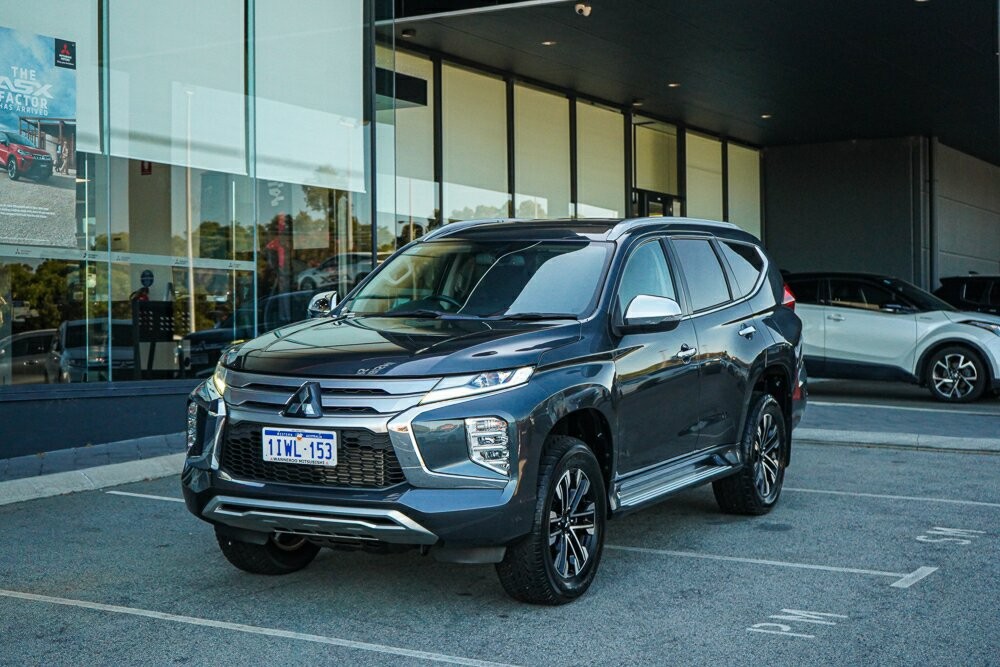 Mitsubishi Pajero Sport image 1