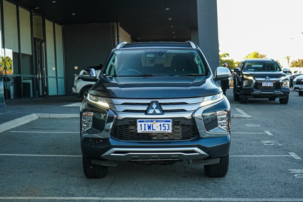 Mitsubishi Pajero Sport image 2