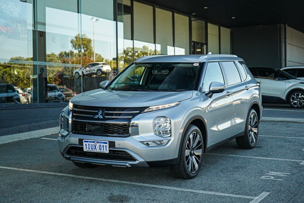 Mitsubishi Outlander image 1