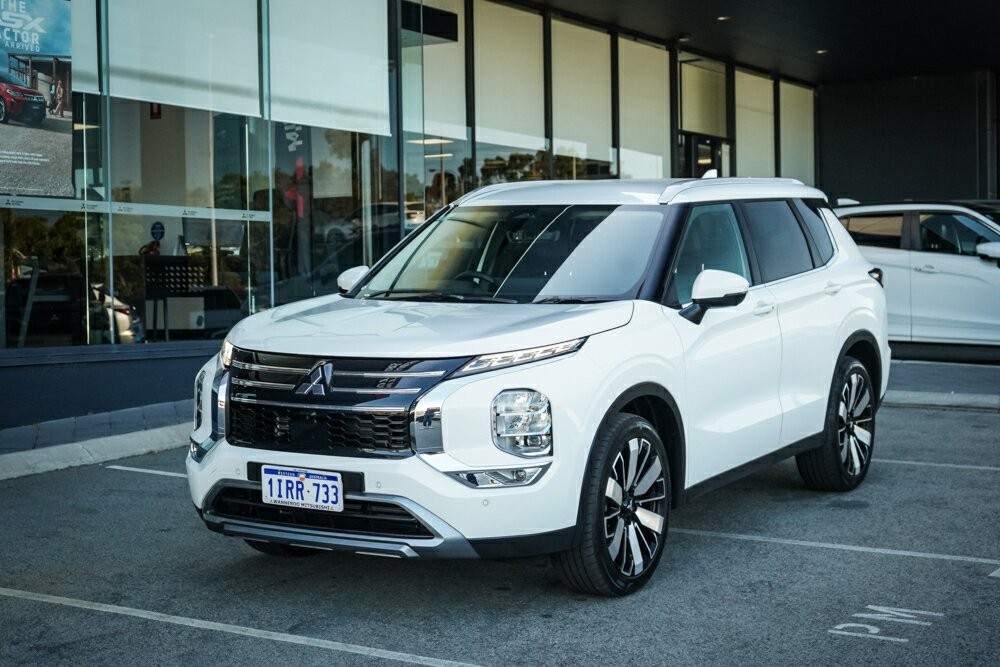 Mitsubishi Outlander image 1