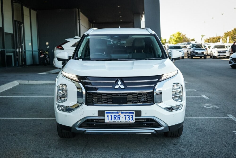 Mitsubishi Outlander image 2