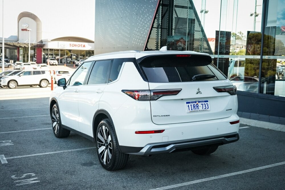 Mitsubishi Outlander image 3