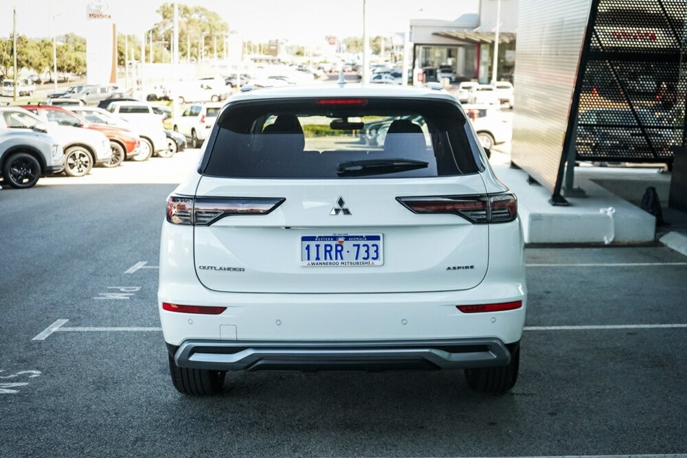 Mitsubishi Outlander image 4