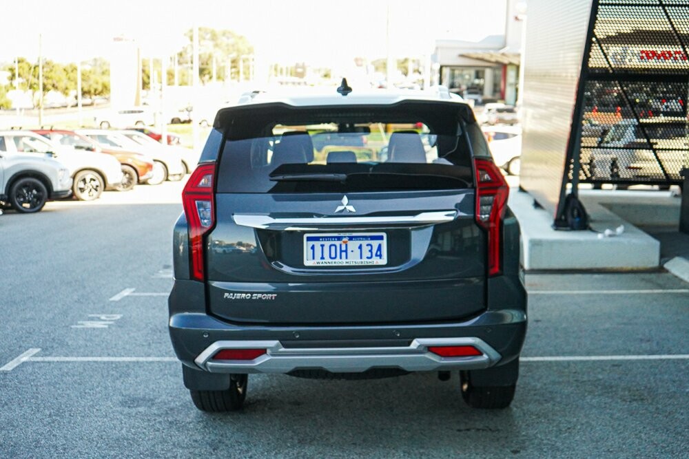 Mitsubishi Pajero Sport image 4
