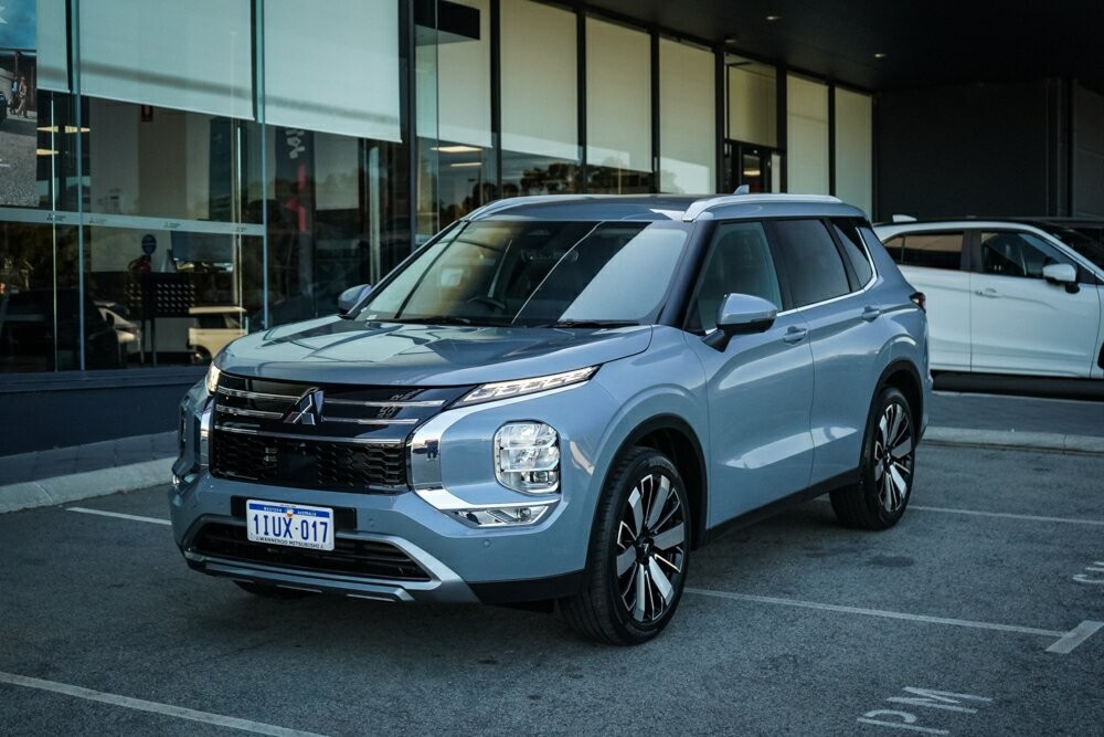 Mitsubishi Outlander image 1