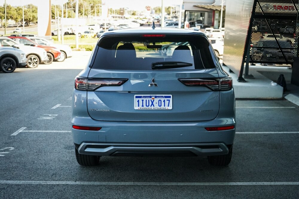 Mitsubishi Outlander image 3