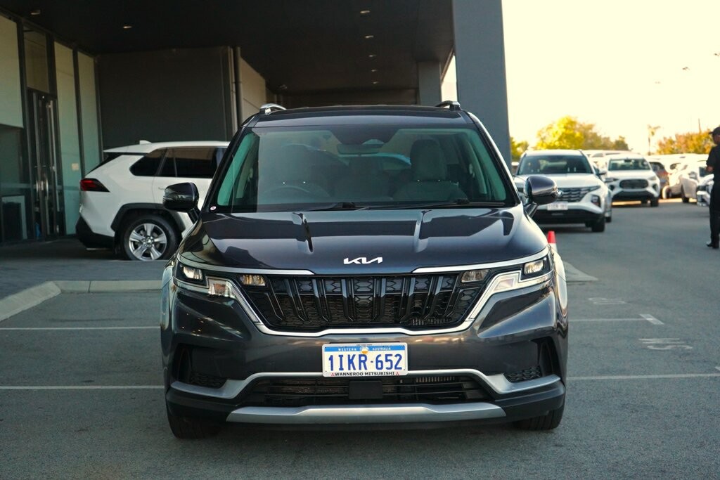 Kia Carnival image 2