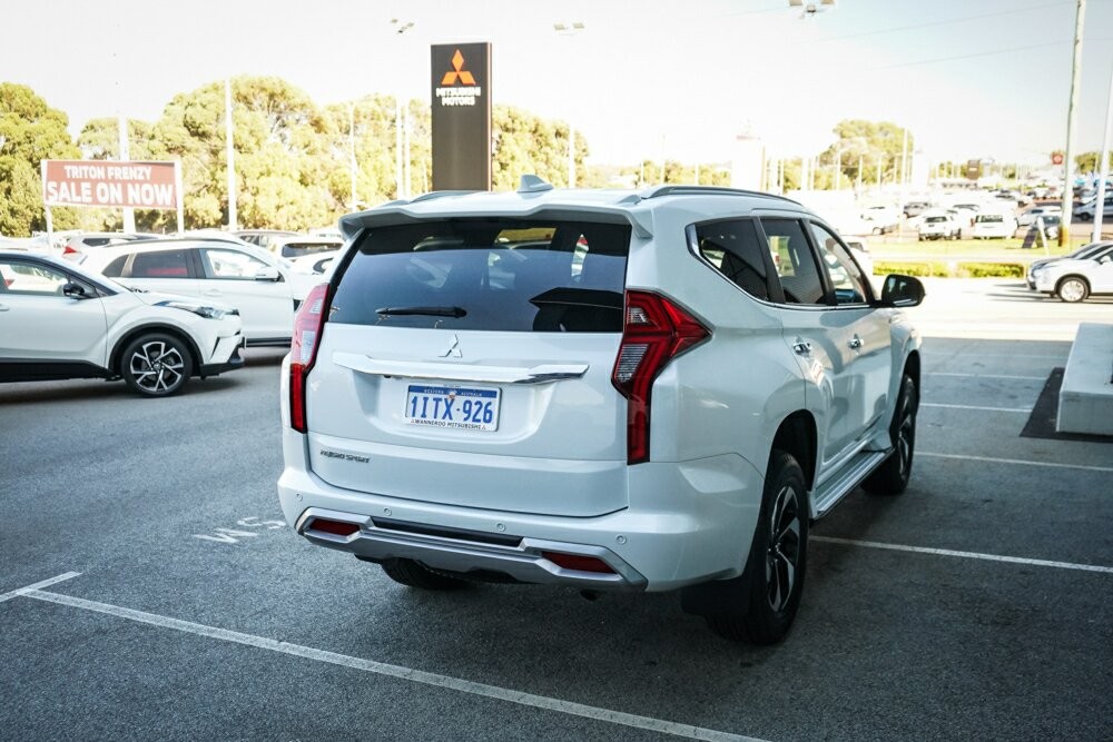 Mitsubishi Pajero Sport image 4