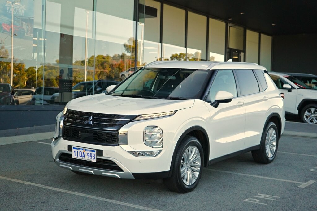 Mitsubishi Outlander image 1