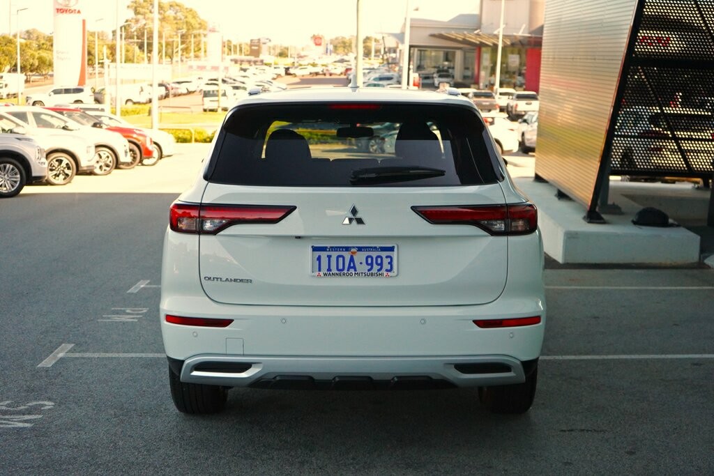 Mitsubishi Outlander image 4