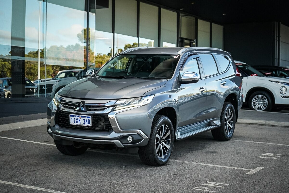 Mitsubishi Pajero Sport image 1