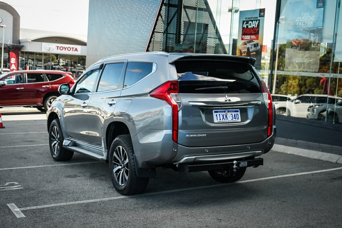 Mitsubishi Pajero Sport image 3