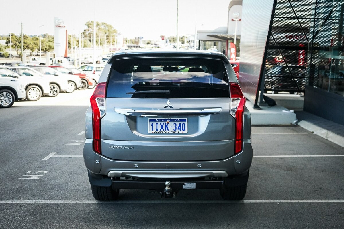 Mitsubishi Pajero Sport image 4