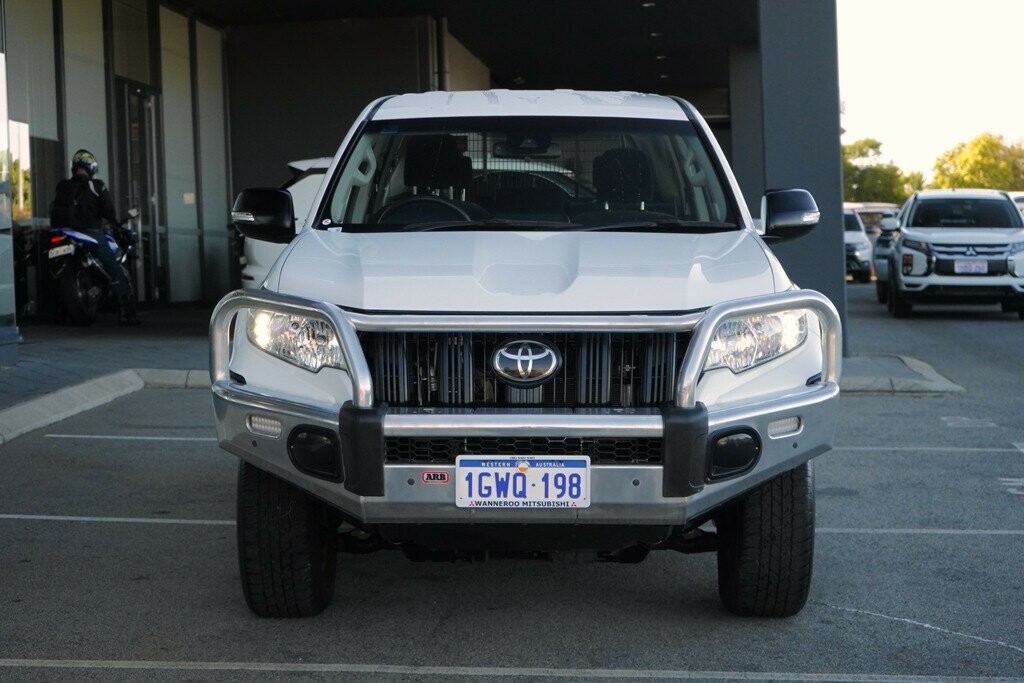Toyota Landcruiser Prado image 2