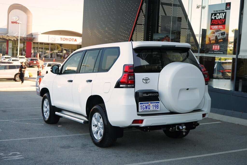 Toyota Landcruiser Prado image 3