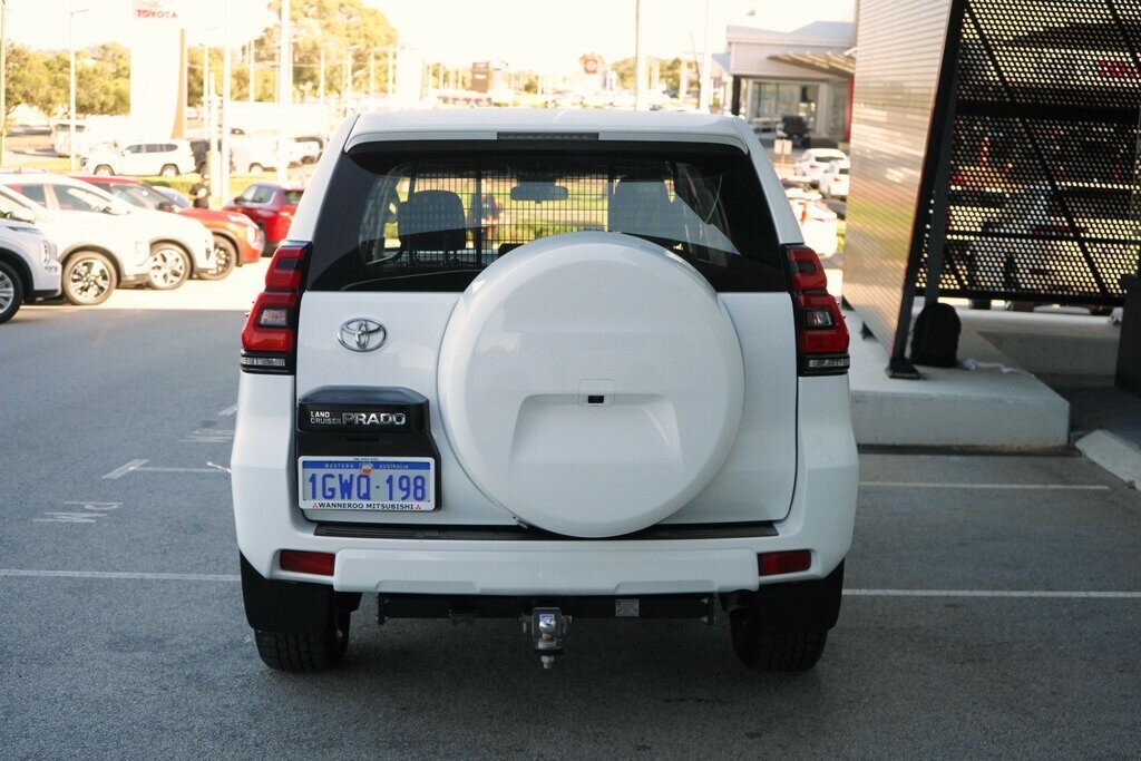 Toyota Landcruiser Prado image 4