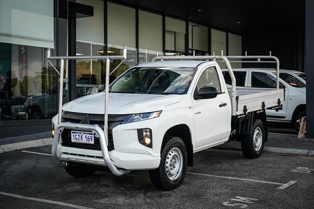 Mitsubishi Triton image 1
