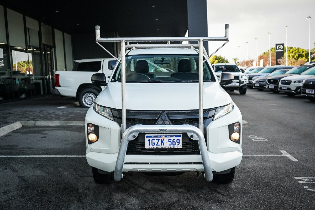 Mitsubishi Triton image 2