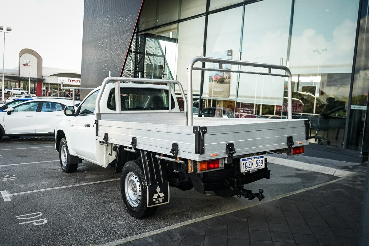 Mitsubishi Triton image 3